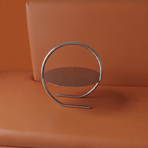 Elegante bandeja metálica para chocolates con un elegante marco circular con acabado cromado, perfecta para exhibir delicias gourmet con estilo. - Product Image 1