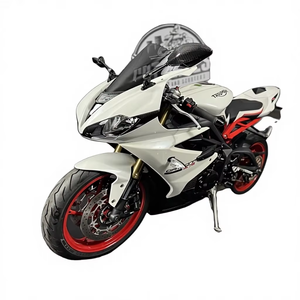 Moto de course sportive haute performance 2015 Daytona 675 675cc 128ch 260km/h, injection de carburant, refroidissement liquide, boîte manuelle, 3 cylindres - Product Image 1