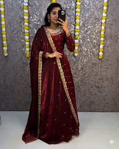 Elegante Conjunto de Vestido de Seda Fandy Space con Dupatta y Forro Interior de Crepé Suave, Estilo Tradicional para Ocasiones Especiales - Product Image 2