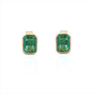 <b>Fine</b> 18K Gold Emerald Bezel Set Solitaire Stud <b>Earrings</b> - Product Image 2