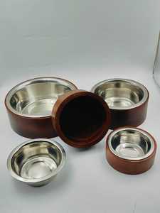 Gamelle moderne et écologique pour chien en bois de manguier avec finition couleur noyer, bol en acier et support en bois avec insert antidérapant - Product Image 1