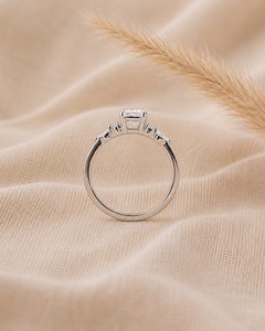 Anillo de Compromiso con Diamante Cultivado en Laboratorio, Corte Esmeralda de 2 Quilates, Oro Sólido de 10K, 14K o 18K, Joyería Fina, Certificado IGI, Color E, para Mujer - Product Image 4