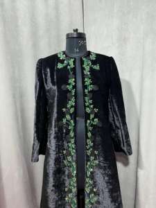 Abaya en lin brodée à la main pour femmes, col haut, manches longues, longueur au sol, avec motifs imprimés papillons et animaux - Product Image 4