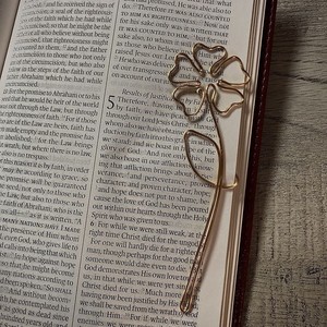 Premium Copper <b>Bookmark</b> Artistic Wire Design Durable Metal Page Holder Stylish Book Accessory Gift Students Readers Office Use - Product Image 1