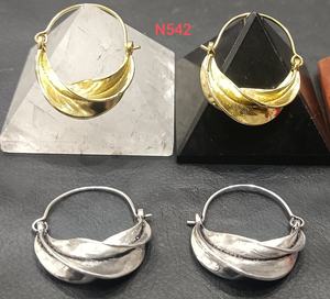 Pendientes Huggie Minimalistas de Plata al por Mayor, Ligeros para Uso Diario, Estilo Bohemio, Precio de Fábrica de Fabricante Indio - Product Image 1