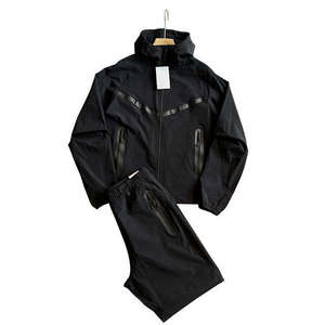 Ensemble veste et short zippé de haute qualité avec logo personnalisé, veste coupe-vent et ensemble short - Product Image 1