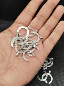 จี้ทองเหลืองสั่งทำพิเศษ มีลวดลายพระจันทร์เสี้ยวแบบนูน สำหรับงานออกแบบเครื่องประดับ และสำหรับขายต่อ - Product Image 3