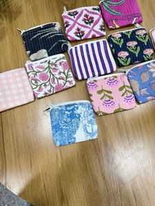Monedero Acolchado de Algodón Puro Hecho a Mano con Cremallera, Tamaño y Color Personalizables, Patrón Floral Vintage, Pequeño Organizador de Cartera - Product Image 4