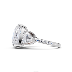 Bague de fiançailles de luxe à trois pierres avec diamant de laboratoire taille coussin allongée 7 carats et halo caché - Product Image 5