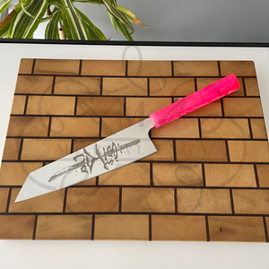 Couteau de chef artisanal personnalisé avec manche en bois et résine, lame gravée et design de qualité supérieure pour la cuisine - Product Image 1