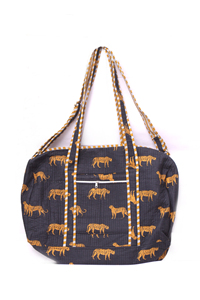 Sac de voyage pliable en coton matelassé noir charbon à imprimé léopard, fait main, avec bandoulière - Product Image 2