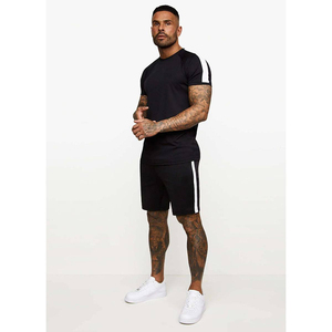 Ensemble de T-shirts et Shorts Personnalisés à Col Rond de Qualité Supérieure – Prix Raisonnable – Tenue de Musculation Ajustée – Ensemble 2 Pièces - Product Image 3