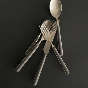 Elegante Juego de Cubiertos Metálicos para Mesa de Comedor Diseñado para Decoración Moderna del Hogar y Decoración de Mesas de Restaurante - Product Image 1