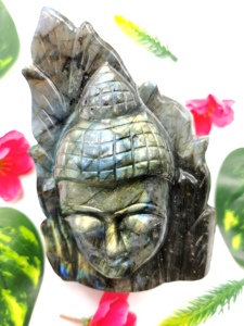 Tête de Bouddha en cristal de labradorite sur feuille - sculpture artisanale du Bouddha serein et méditant - Product Image 6