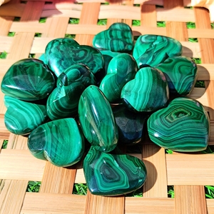 Cristal de Malaquita Natural Chakralume en Forma de Corazón, Pulido, Verde, con Bandas, Piedra Curativa para Reiki, Meditación, Decoración Energética, Venta al Por Mayor - Product Image 4