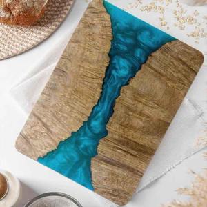 Planche à découper artisanale en résine et bois personnalisée, finition élégante en résine polie, passe au lave-vaisselle, durable pour servir le fromage - Product Image 4