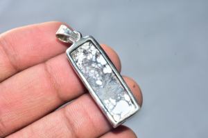 Colgante de barras de plata de ley 92.5 con diseño de caballo blanco de primera calidad - Product Image 3