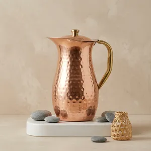Carafe à eau en cuivre au design unique et durable avec poignée en laiton, pichet à eau en métal traditionnel pour le stockage et le service de l'eau potable - Product Image 1