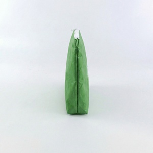 Bolsa de Cosméticos de Viaje Ecológica de Tyvek con Cierre, Material Reciclable, Tamaño y Color Personalizables, Logotipo Personalizado, Mediana, Fácil de Usar - Product Image 4