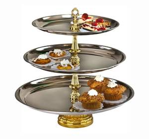 Soporte metálico extra grande para pasteles con mecanismo de bloqueo seguro para pasteles altos de varios niveles, utilizado en competiciones profesionales de repostería. - Product Image 1