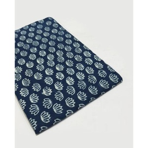 Tissu en coton bleu indigo traditionnel imprimé à la main, textile doux et léger pour usage polyvalent, disponible en grande quantité - Product Image 1