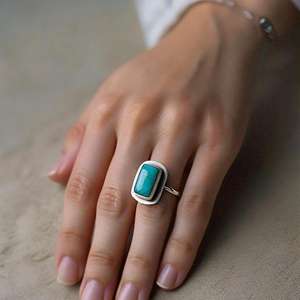Bague rectangulaire minimaliste en turquoise, argent 925, pierre précieuse naturelle, faite à la main, simple, cadeau de bijoux pierre de naissance de décembre - Product Image 2