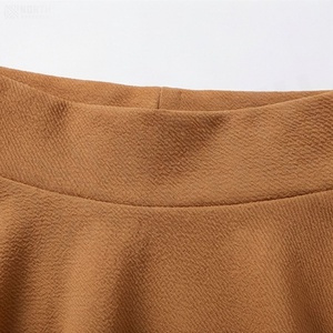 Jupe courte taille haute pour femmes, jupe trapèze de couleur unie, confortable, en polyester, à porter en toutes saisons - Product Image 4