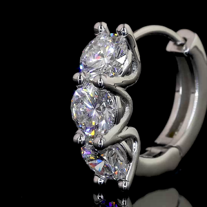 Boucles d'oreilles créoles pour femme en or 18 carats avec diamants de laboratoire taille brillant rond, couleur F, certifiées IGI, style classique, bijoux de mariage, cadeau pour elle - Product Image 2