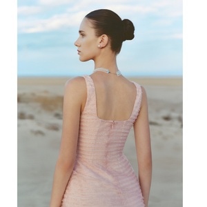 ชุดเดรสแฟชั่นระดับไฮเอนด์สำหรับผู้หญิง สไตล์ลำลอง ALESSIA LAYERING EMB DRESS ทรงเอไลน์ กระโปรงบานเล็กน้อย ยาวแบบแม็กซี่ ทันสมัย รองรับ ODM ผลิตในเวียดนาม - Product Image 3
