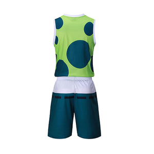 Uniforme de basket-ball sur mesure fabriqué au Pakistan pour hommes, maillot et short de basket-ball en polyester de haute qualité pour l'entraînement - Product Image 2
