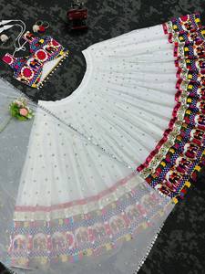 Conjunto de Lehenga Blanco Bordado con Blusa Colorida y Dupatta de Tela, Traje Festivo Indio-Pakistaní para Bodas y Fiestas - Product Image 5