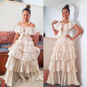 Vestido de Maternidad Moderno Bohemio de Encaje con Hombros Descubiertos, Estilo Princesa, Maxi Vestido con Volantes y Espalda Descubierta, 100% Algodón, Largo hasta el Suelo, Ecológico - Product Image 3