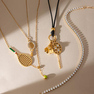Collier de tennis en acier inoxydable plaqué or 18 carats style ports, avec pendentif raquette de tennis - Product Image 5