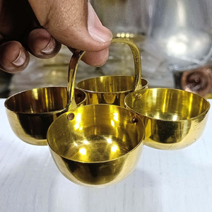 Bol à compartiments multiples en métal doré de luxe avec poignée. Pièce de décoration de table de haute qualité pour servir des fruits secs et des noix - Product Image 5
