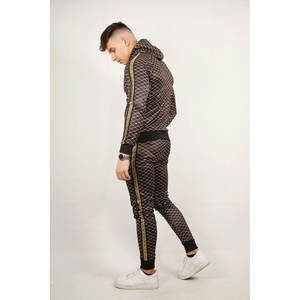 ชุดเซ็ตเสื้อฮู้ดดี้และกางเกงวอร์มผ้าฟลีซโพลีเอสเตอร์คุณภาพสูง ระบายอากาศได้ดี ไซส์ใหญ่ พิมพ์ลายกราฟิกแบบซับลิเมชั่นเต็มตัว 2 ชิ้น แบบสั่งทำได้ - Product Image 3