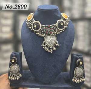 Conjunto de Collar y Aretes Étnicos Tribales de Moda Natural Vintage Oxidado para Navaratri, Ideal para Bodas - Product Image 5