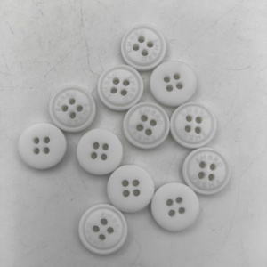 Botón Redondo Ecológico de Resina de 20L con 4 Agujeros, Estilo Moderno Clásico, con Logotipo Grabado Según Se Solicite - Product Image 2