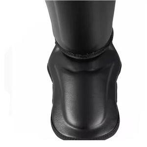 Protège-tibias en cuir personnalisés OEM par sublimation pour unisexe, design unique, protège-tibias noirs, protection de tibia pour la boxe, logo personnalisé - Product Image 4