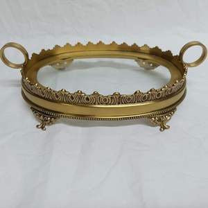 ถาดเสิร์ฟรูปวงรีเคลือบทองพร้อมฐานแก้ว หูจับตกแต่งสไตล์วินเทจ ถาดโลหะสำหรับตกแต่งบ้านและเสิร์ฟอาหาร - Product Image 2