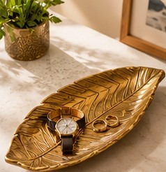 Bandeja Decorativa de Lujo Bohemia con Forma de Hoja de Latón Vintage, Plato Irregular para Decoración del Hogar - Product Image 1
