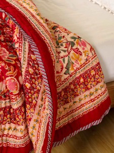 Edredón Floral Rojo Estampado Tradicional para Uso Doméstico, Cubrecama para Todas las Estaciones - Product Image 6