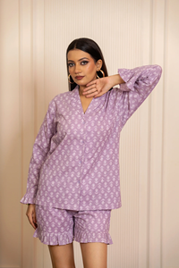 ชุดเซ็ตผ้าฝ้ายพิมพ์ลายบล็อกสำหรับผู้หญิง |   เสื้อเชิ้ตแขนยาวติดกระดุมและกางเกงขาสั้นระบายชาย |   ชุดลำลองสองชิ้นสำหรับผู้หญิง - Product Image 3