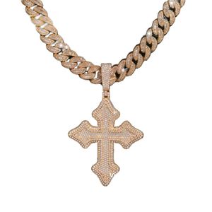 Joyería de Moda Hip Hop con Moissanita, Colgante de Cruz con Diamantes Redondos Chapado en Oro Amarillo de 14K para Hombre - Product Image 2