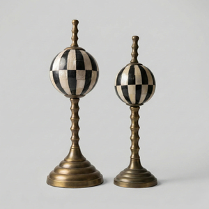 Ensemble de sculptures métalliques modernes à motif de boule, décoration d'intérieur, accent de table, finition or antique, art pour chambre à coucher, collection de sculptures faites à la main - Product Image 1