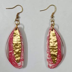 Pendientes Colgantes Redondos de Resina Color Blanco Crema con Forma de Concha, Chapados en Oro, Estilo Retro para Mujer - Product Image 1