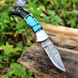 Couteau de poche pliant à verrouillage arrière en acier Damas fait main, incrustation de pierre turquoise, manche en corne noire, étui en cuir, fournisseur d'usine - Product Image 5