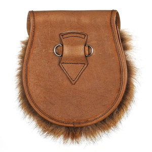 Sporran Escocés Artesanal de Cuero y Piel con Emblema de Ciervo Plateado, Accesorio para Kilt de las Tierras Altas, Diseño Tradicional Celteco - Product Image 2