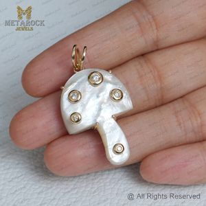 Pendentif en forme de champignon en or 14 carats avec pierre précieuse naturelle en nacre et diamant, dos en argent 925 oxydé, fait main, bijoux fins - Product Image 5