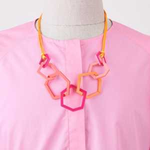 Collier en résine perlée pour femme, bijoux de fête, design coloré tendance, chaîne à brins, fait main en Inde - Product Image 4