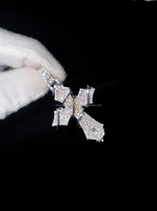 Pendentif Croix de Jésus en Argent Sterling 925 Plaqué Rhodium avec Diamants Moissanite et Longueur Personnalisable – Vente en Gros pour Cadeaux Chrétiens de Luxe - Product Image 5